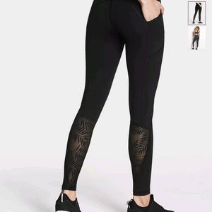 Victoria Sport Palm Mesh Knockout Legging
